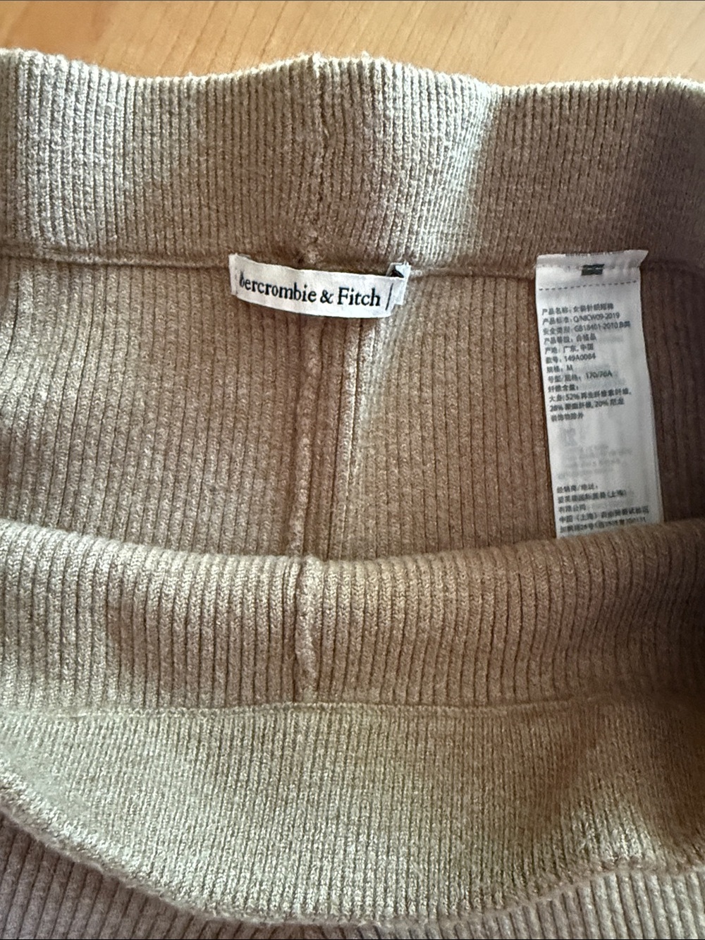 Abercrombie & Fitch Taupe Knit V-Neck Sweater and Shorts Set - Picture 3 of 5